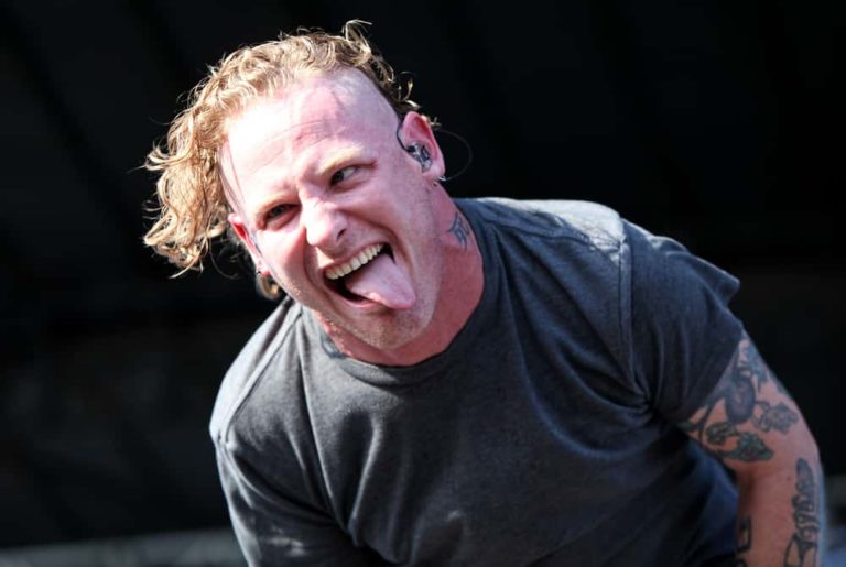 COREY TAYLOR MAKE FUN OF ”AUTO-TUNE” USERS