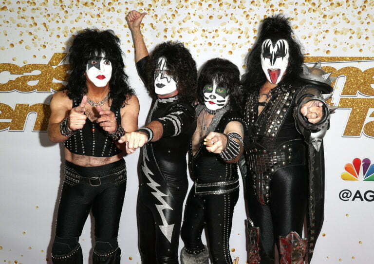 KISS WINKED TO MEXICO