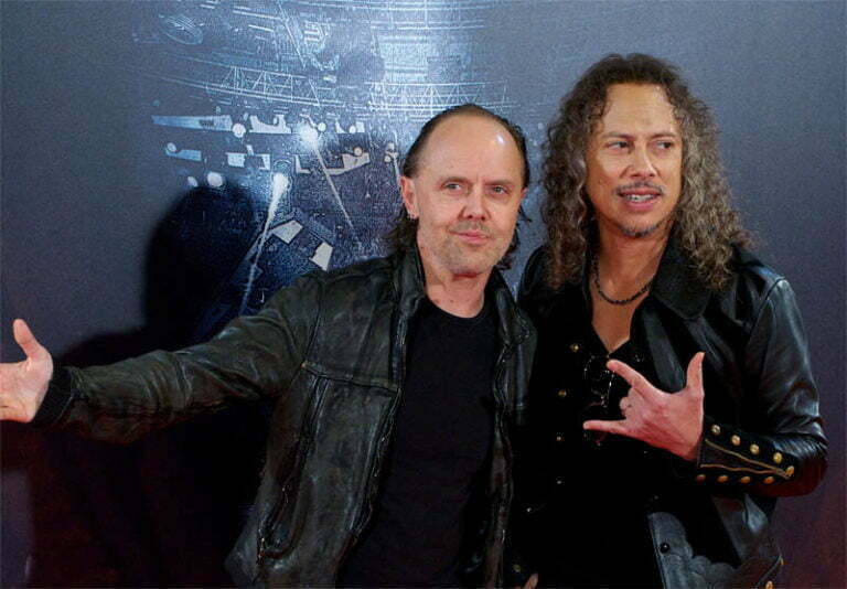 Metallica’s Kirk Hammett Giving Guitar Lesson to Lars Ulrich’s Son
