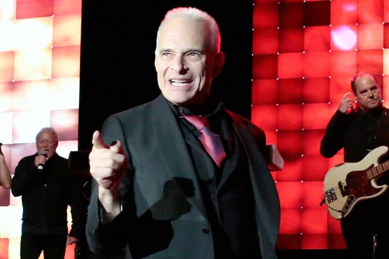 DAVID LEE ROTH TOLD A FREDDIE MERCURY STORY FROM HIS YOUTH