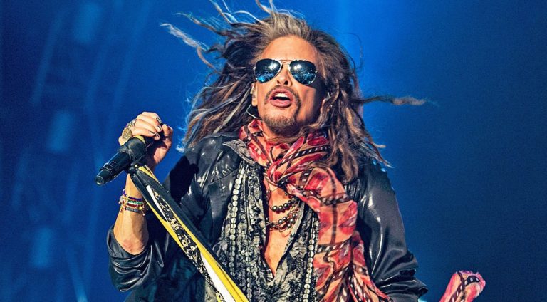 STEVEN TYLER YELLED TO FAN ON STAGE