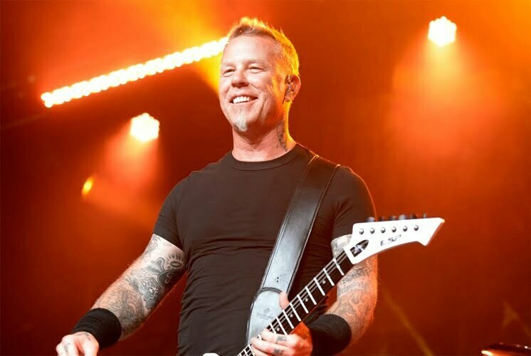 Metallica’s James Hetfield Having Fun with Slayer’s ”Angel of Death” on Highway