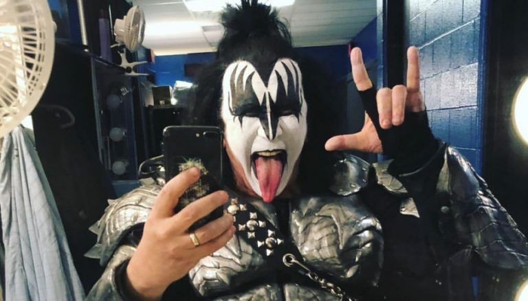 FUNNY: Kiss’ Gene Simmons Looks Sleepy in the Family Photo