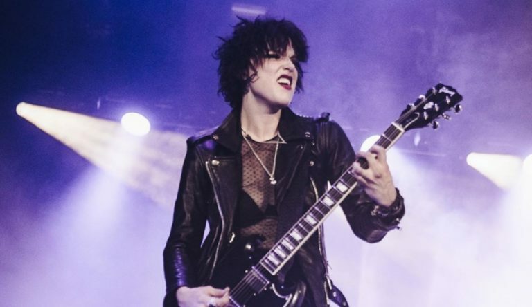 Lzzy Hale Reveals How They Invited People to the Show Before The Social Media Appeared