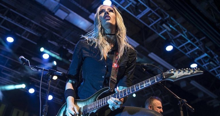 Alice Cooper’s Nita Strauss Gives Advice On How To Overcome The Boring Caused By The Coronavirus