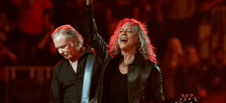 Metallica’s Kirk Hammett Rocks Fans In White Suit