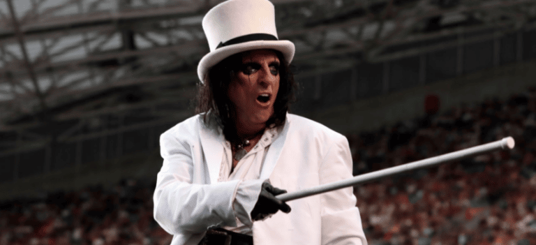 Alice Cooper Tells How A Professional Musician He Is, Gives Advice To Young Bands