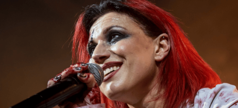 Lacuna Coil’s Cristina Scabbia Poses Cute With A Mirror Selfie