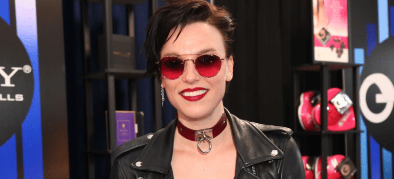 Halestorm’s Lzzy Hale Writes Emotional Letter To Save People From Darkness