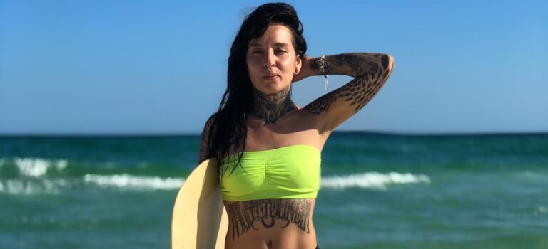 Jinjer’s Tatiana Shmayluk Shows Her Mind-Blowing Body With A Panties Pose