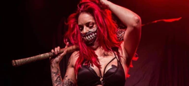 Slipknot’s Corey Taylor’s Wife Shows Her Mind-Blowing Beauty With A Charming Bra Pose