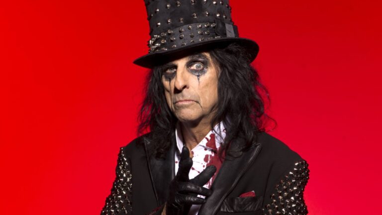 ALICE COOPER Reacts To Kids Who Dressed Up As Him On HALLOWEEN
