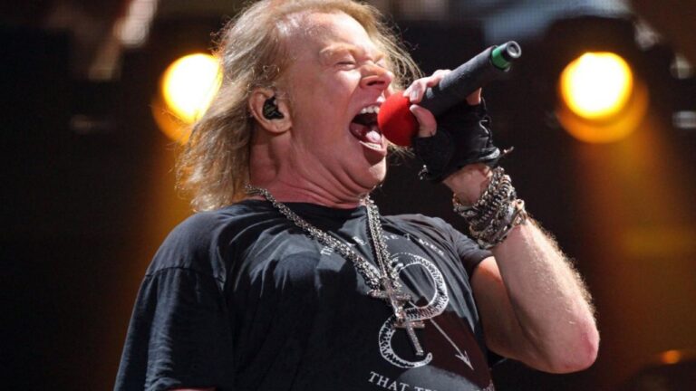 GUNS N’ ROSES Star AXL ROSE Breaks Silence On Election Day: “VOTE In The Face Of Fear”