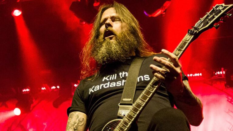 GARY HOLT Sells his SLAYER belongings: “Super-Rare Pair Of Shoes, Impossible To Find”