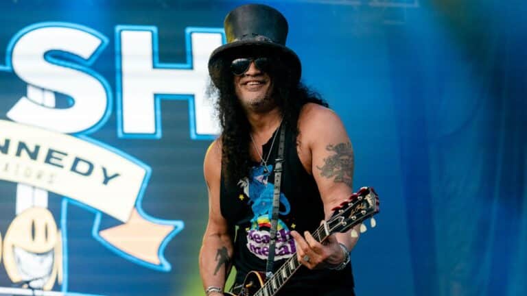 Former GN’R Manager Reveals How SLASH Loves Fans