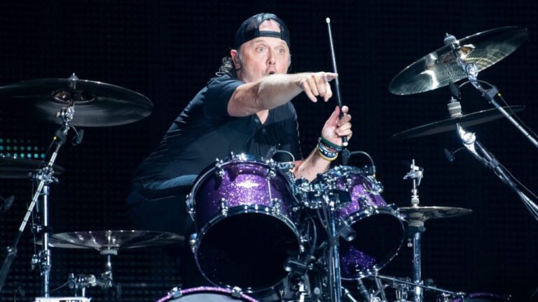 METALLICA’s LARS ULRICH Names His Guitar Hero