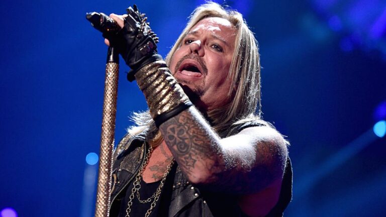 MOTLEY CRUE’s VINCE NEIL Becomes Emotional While Making Last-Ever Appearance