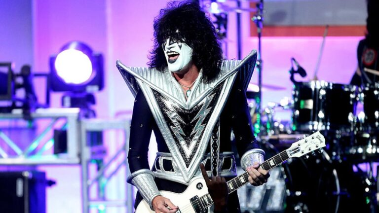 Tommy Thayer on Two Guinness Record-Breaker KISS Show: “It Was By Far the Biggest KISS Stage Ever”