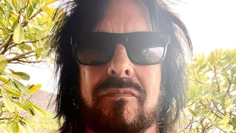 Nikki Sixx Workouts With A Special Guest To Prepare Motley Crue’s Stadium Tour