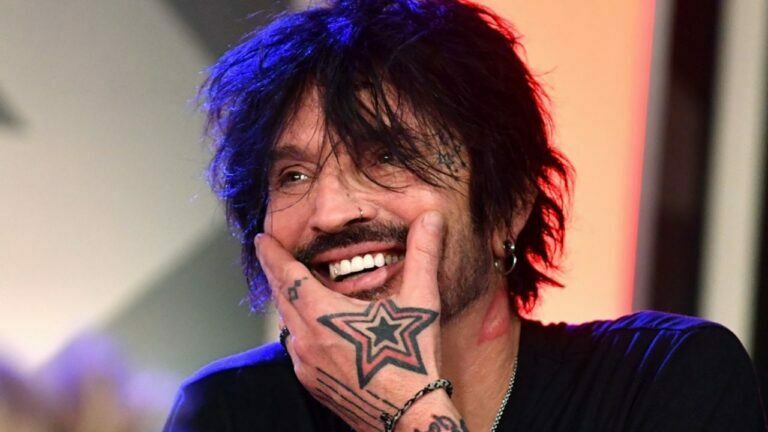 Motley Crue’s Tommy Lee Reacts To An Elephant Who Takes Off A Woman’s Bikini