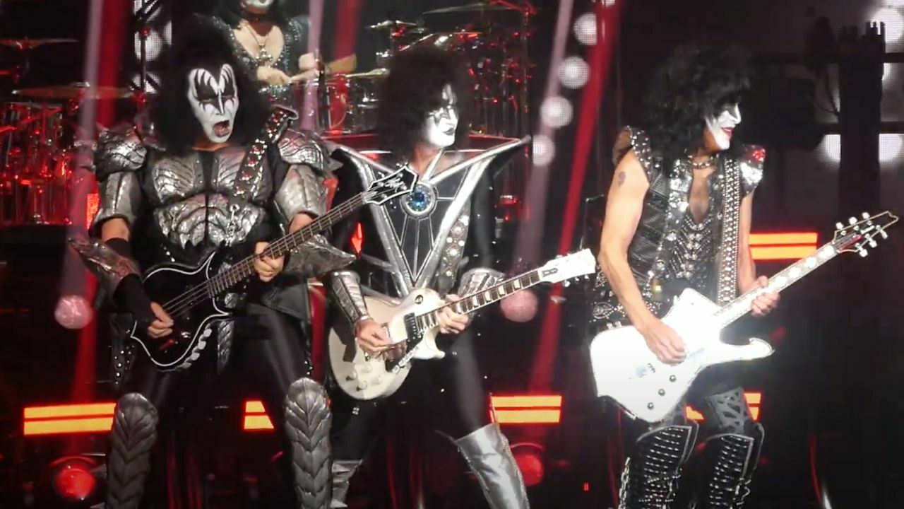 KISS continued to its farewell trek End Of The Road Tour with a recent show they played at Hard Rock Live at Etess Arena in Atlantic City, New Jersey, on August 21, 2021.