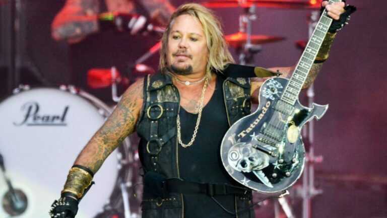 Listen How Vince Neil Sounded This Weekend After Terrible Iowa Show