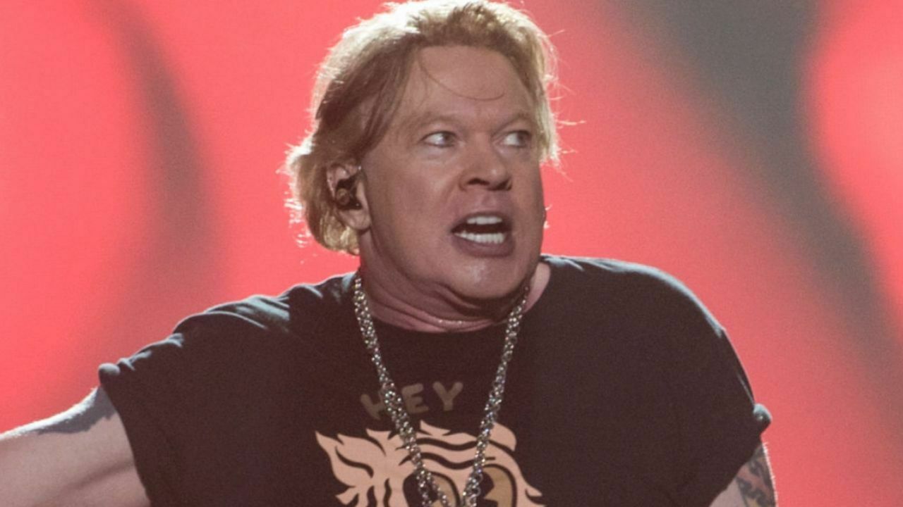 Guns N' Roses Fans Criticizes Axl Rose Heavily: "He Needs To Hire A Nutritionist And Fitness Guy"