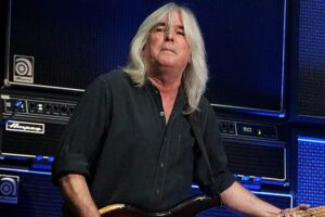 Who Is The Richest AC/DC Member? Angus Young, Malcolm Young, Brian ...