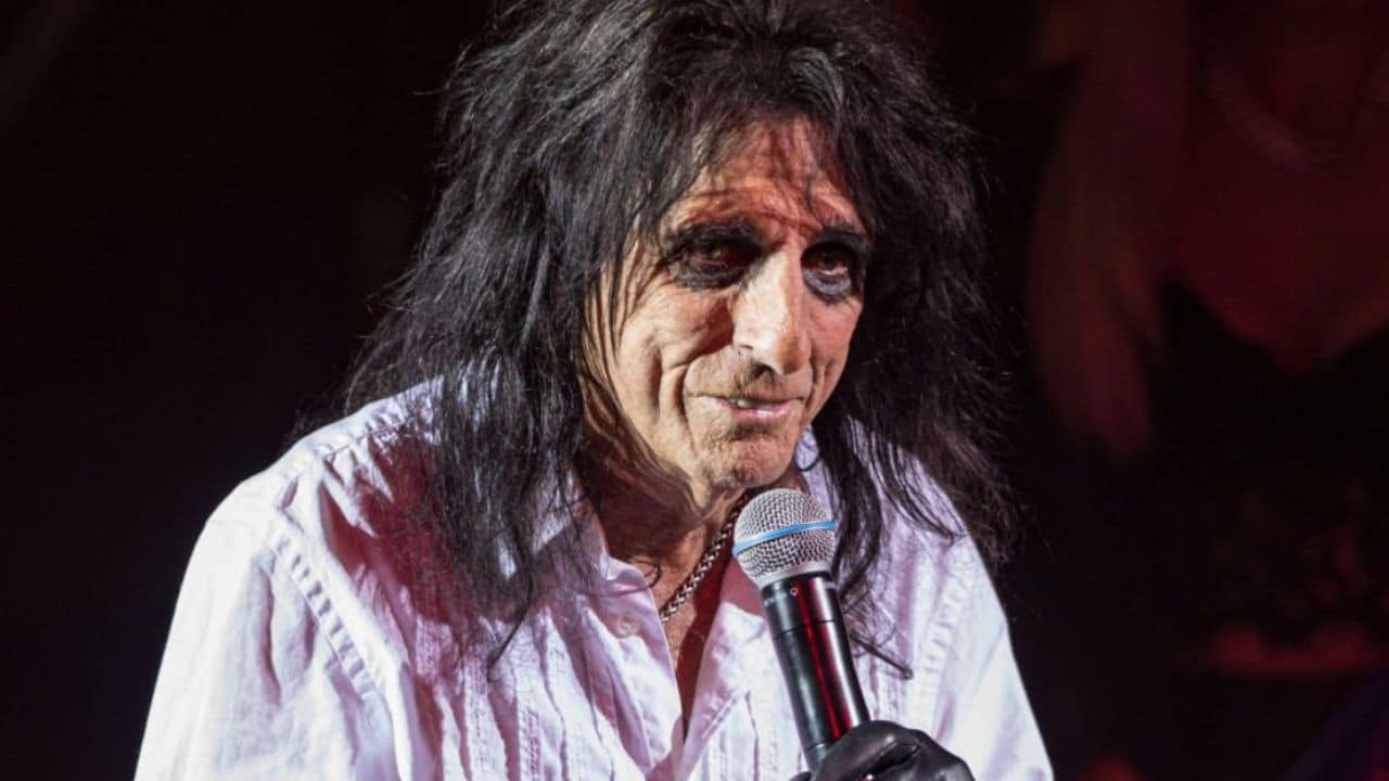 Alice Cooper Admits Choosing Setlist For Concerts Is The Hardest Thing: "If We Leave Without 'Poison', We'll Get Killed"