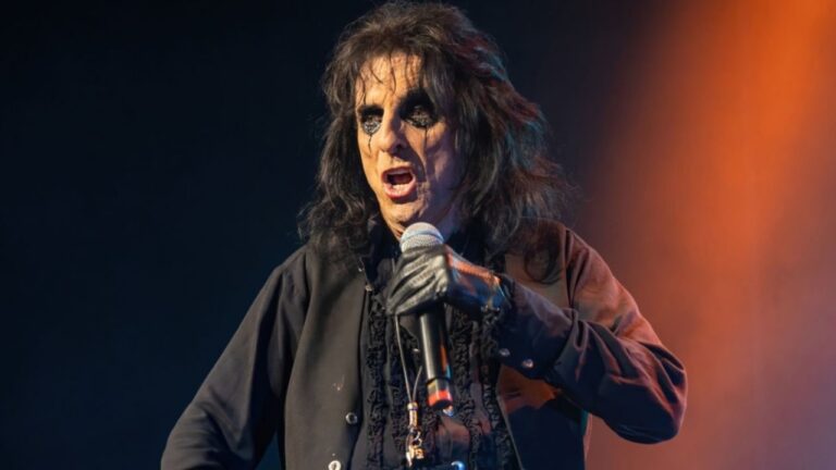 Alice Cooper Claims ‘Alcohol Or Drugs Are Not Problems’ For Professional Bands