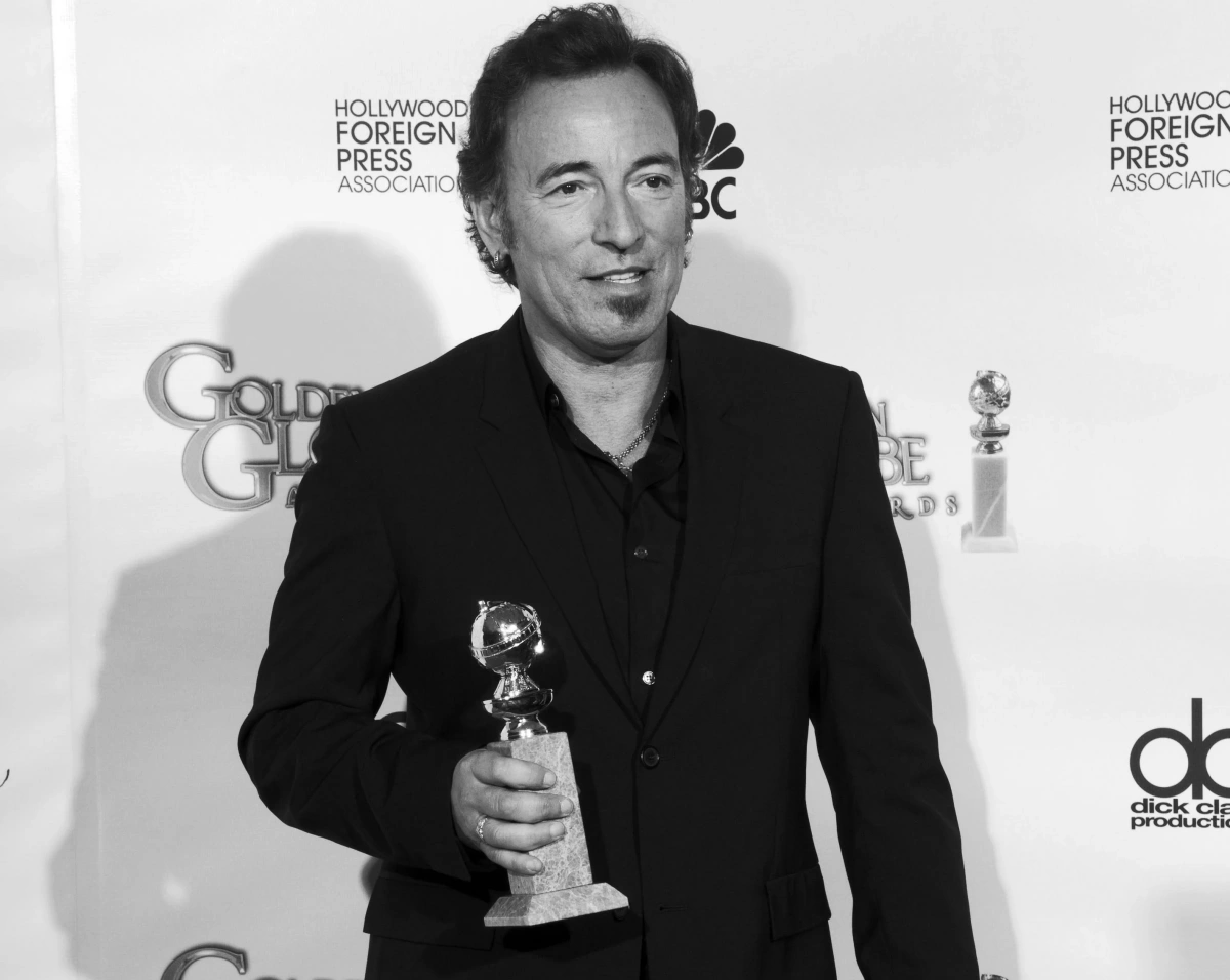 Bruce Springsteen wins an award