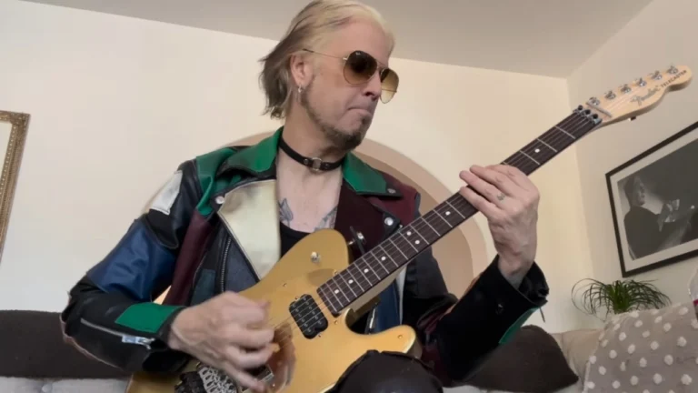 See which guitars John 5 will use on the upcoming Mötley Crüe tour