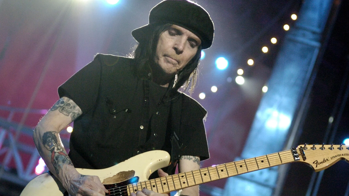 Mötley Crüe's Mick Mars' New Album Will Be Sounding 'Weird And Loud'