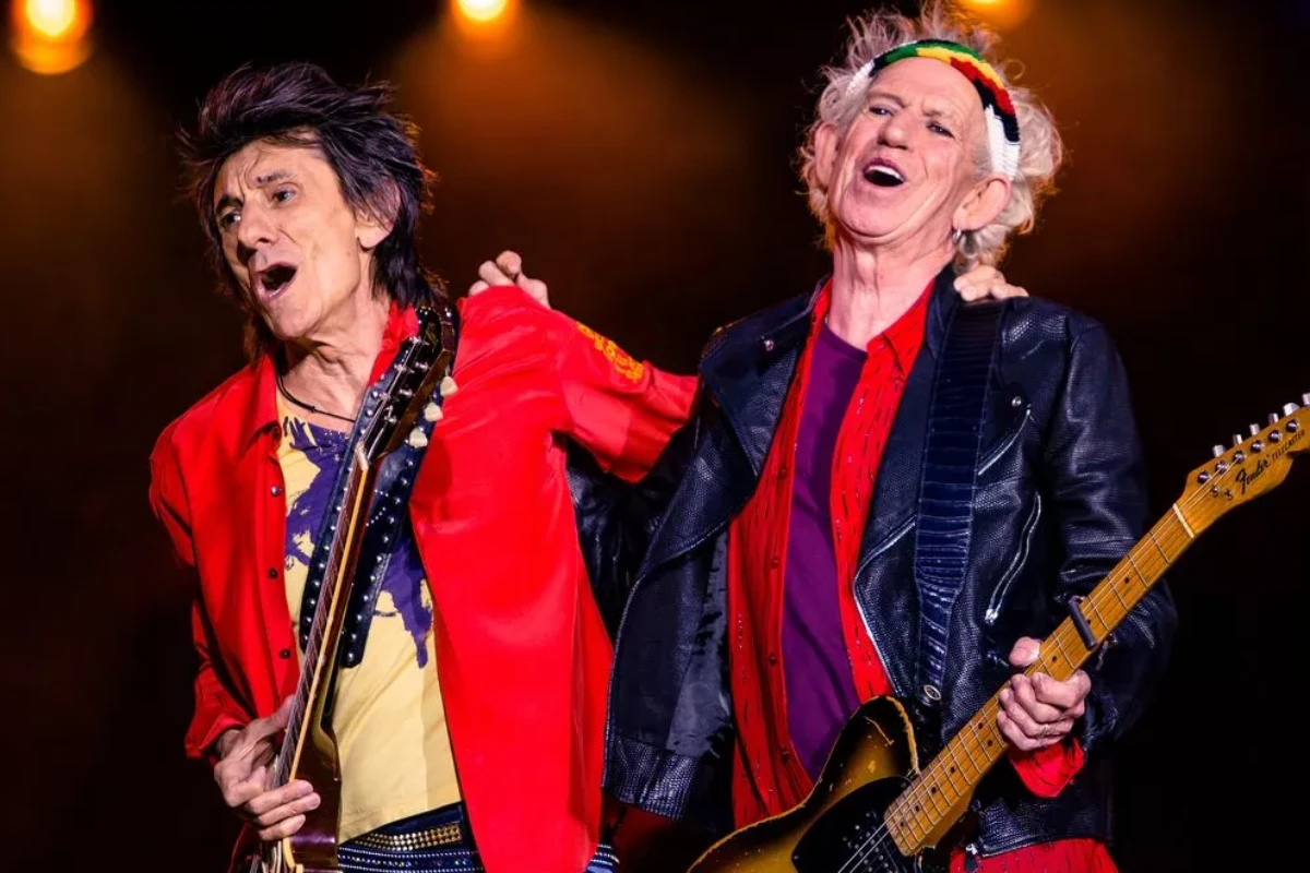 Ronnie Wood and Keith Richards on stage