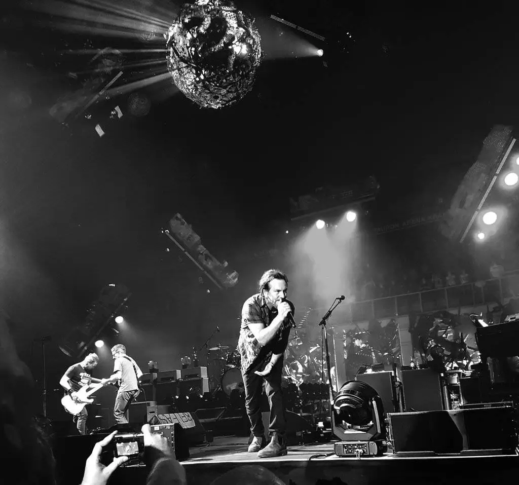 Pearl-Jam-Black-and-White-Concert-Photo